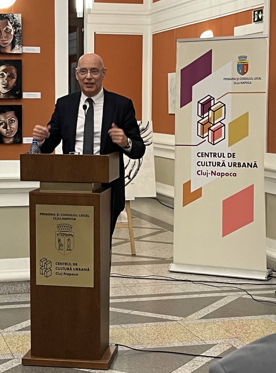 JVerrijzer's tweet photo. #meetthemayor in Cluj, listening to honorary consul Wouter Reijers explaining how trade runs through the veins of Dutch people and Dutch society. Dutch days will return to Cluj in 2023, after three years. https://t.co/KaKf5StSpf