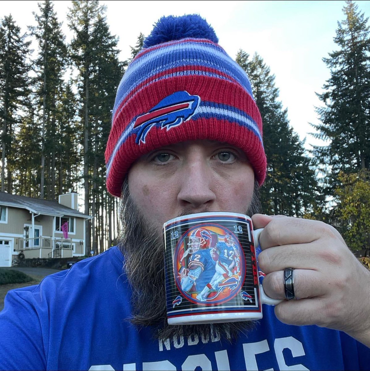 JacobWischoff's tweet photo. On my way to the Wobble Gobble! Still Reppin’! Go Bills! #BillsMafia #BobsBillsMugChallenge #BuffaloBills #BUFvsDET #GoBills #LetsGoBuffalo #NFL #ThanksgivingDayFootball #WeekTwelve https://t.co/bL9pNcLauf