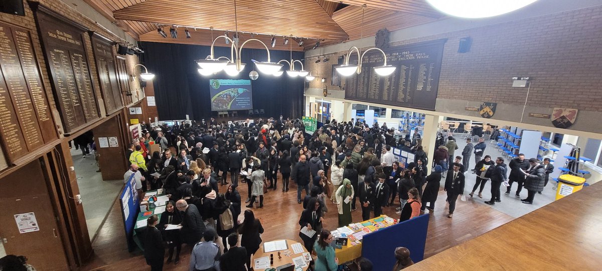 QMGSExtra's tweet photo. Busy at QMGS tonight for our Sixth-form open evening https://t.co/Lsx37jH6cN