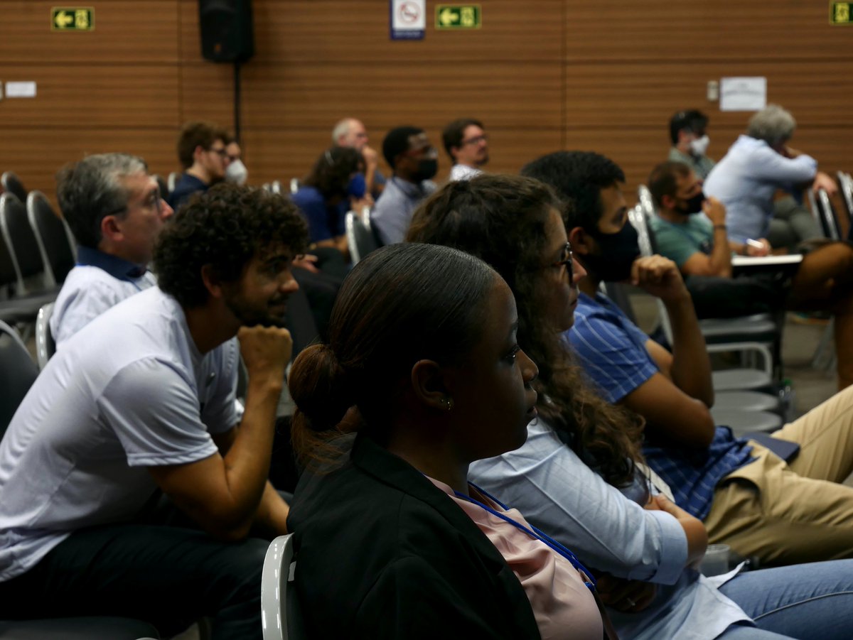ird_fr's tweet photo. 🎤Aujourd'hui à la conférence "South America Water from Space III", Stéphane Calmant, géophysicien de l’#IRD, a parlé des campagnes sur le terrain en cours et à venir en Amérique du Sud après le lancement de la mission #SWOT.
#GDRI #ScyHyLab #LEGOS https://t.co/8A1ekX3qPJ
