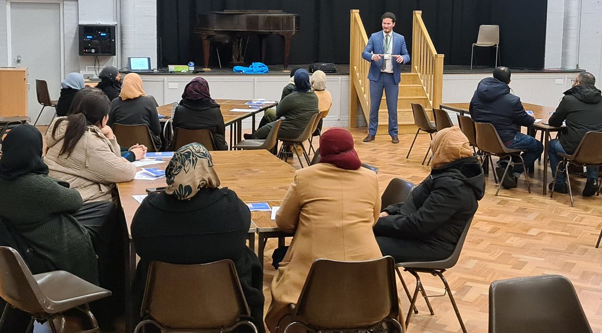 ChallneyBoys's tweet image. Welcome Year 7 parents to our #ParentalEngagementSession - #TechnologyForLearning
▶️ The Problem with Remembering &amp;gt; Henry Cross
▶️ @GCSEPod &amp;gt; Kiran Akhmad
▶️ @BedrockLearning &amp;gt; Sarah Parkins
▶️ @Tassomai &amp;gt; Charlotte Owen