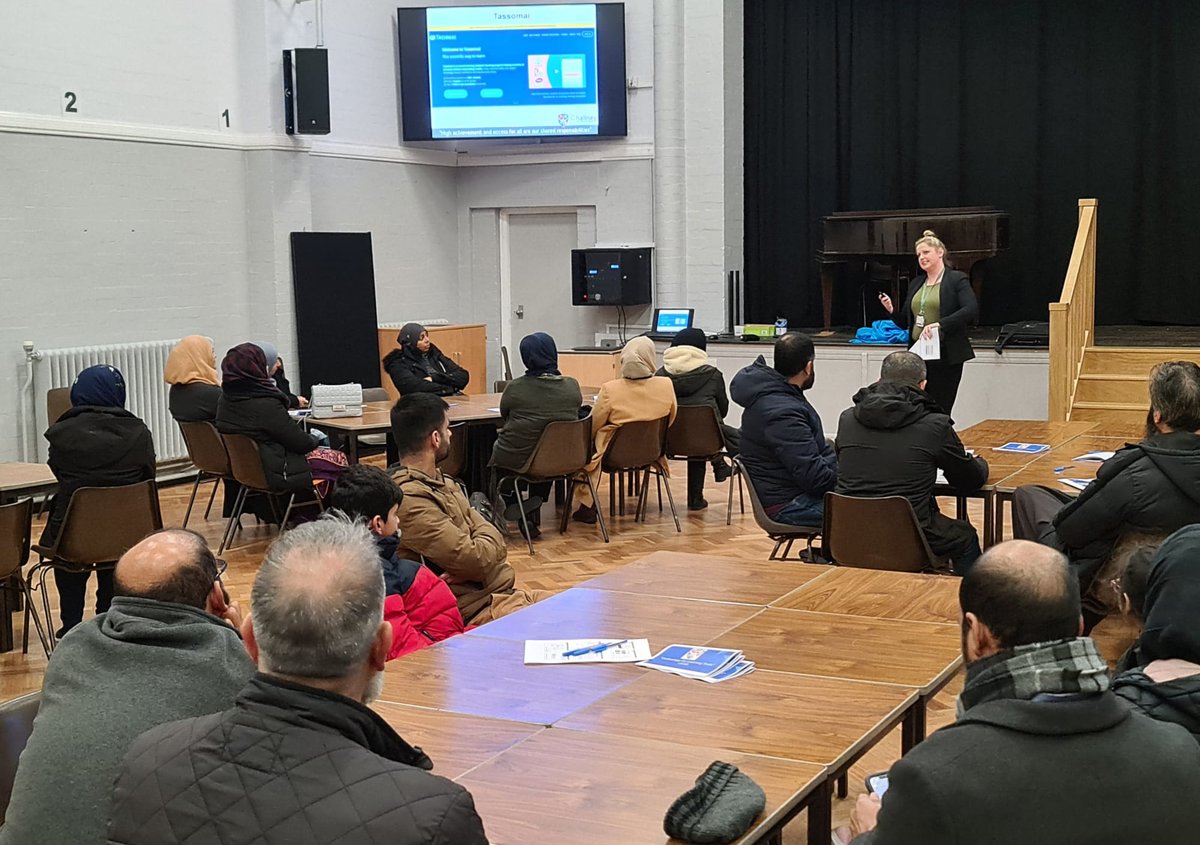 ChallneyBoys's tweet image. Welcome Year 7 parents to our #ParentalEngagementSession - #TechnologyForLearning
▶️ The Problem with Remembering &amp;gt; Henry Cross
▶️ @GCSEPod &amp;gt; Kiran Akhmad
▶️ @BedrockLearning &amp;gt; Sarah Parkins
▶️ @Tassomai &amp;gt; Charlotte Owen