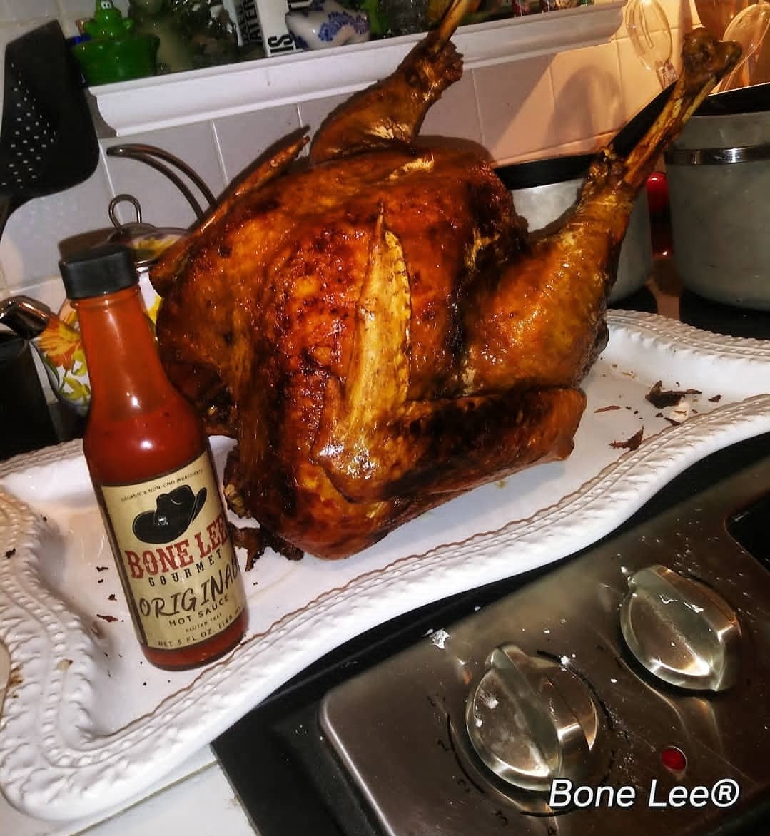 BoneLee's tweet photo. Happy Thanksgiving from Bone Lee Gourmet Hot Sauce!
Bone Lee #HotSauce is made with #Cayenne and #ChiledeArbol #peppers #Organic #spices and #NonGMO #Vinegar
#BoneLees is #glutenfree #vegan #Kosher #lowsodium #zerosugars #keto #MadeinUSA and available on #Amazon https://t.co/klpjFArGJj
