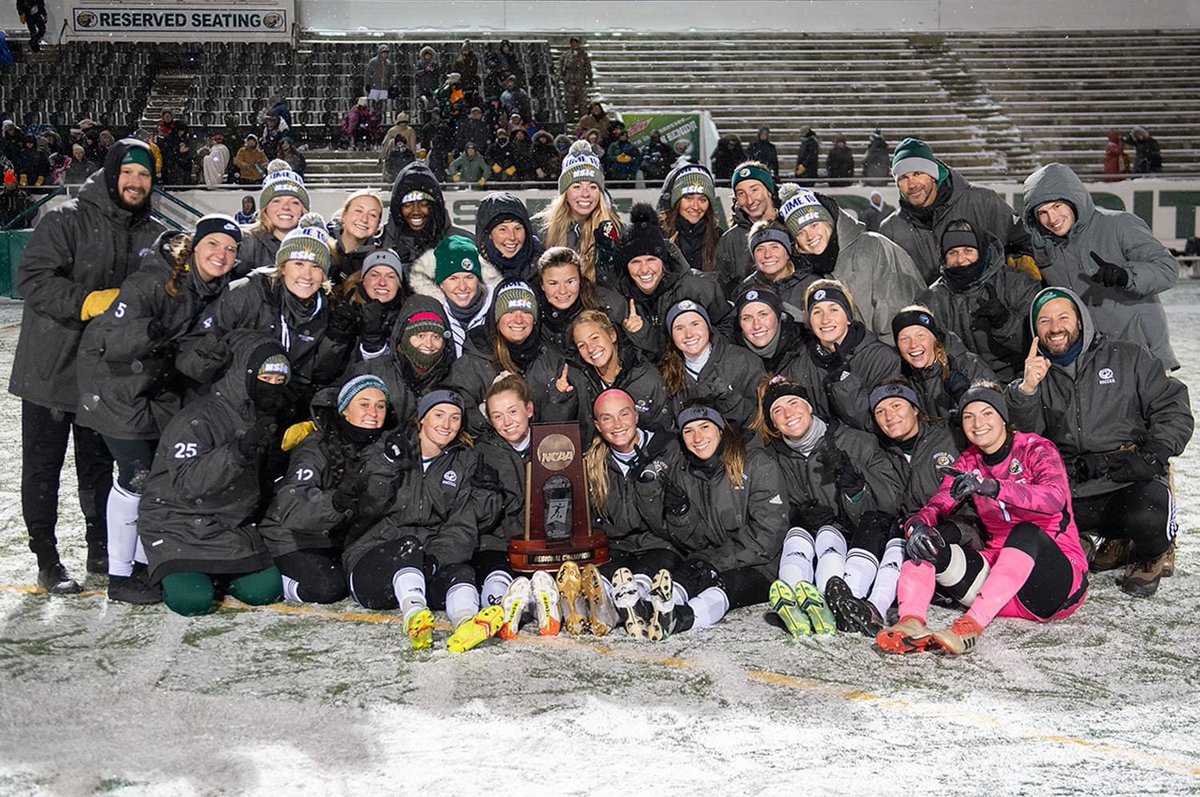 BSUBeaverSoccer's tweet photo. #HappyThanksgiving from your Beaver Soccer Team! We have so much to be #thankful for after this year! #RollBeavs🦫 https://t.co/tcnwpa8Cy2