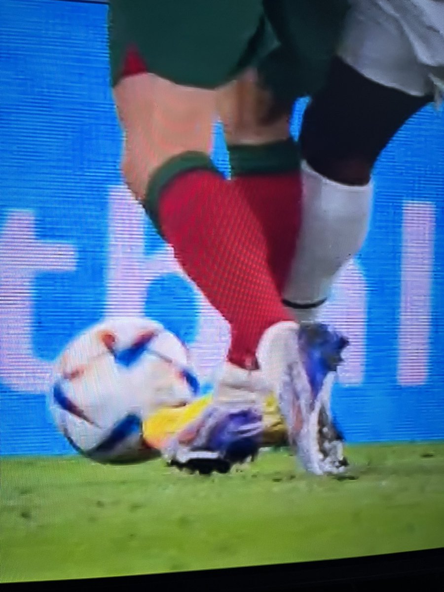 Kushmannhuffy's tweet image. Pure Robbery...No VAR.. Disgraceful