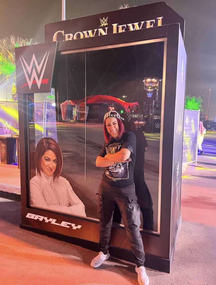 Do I look cool enough for you? 😅🖤