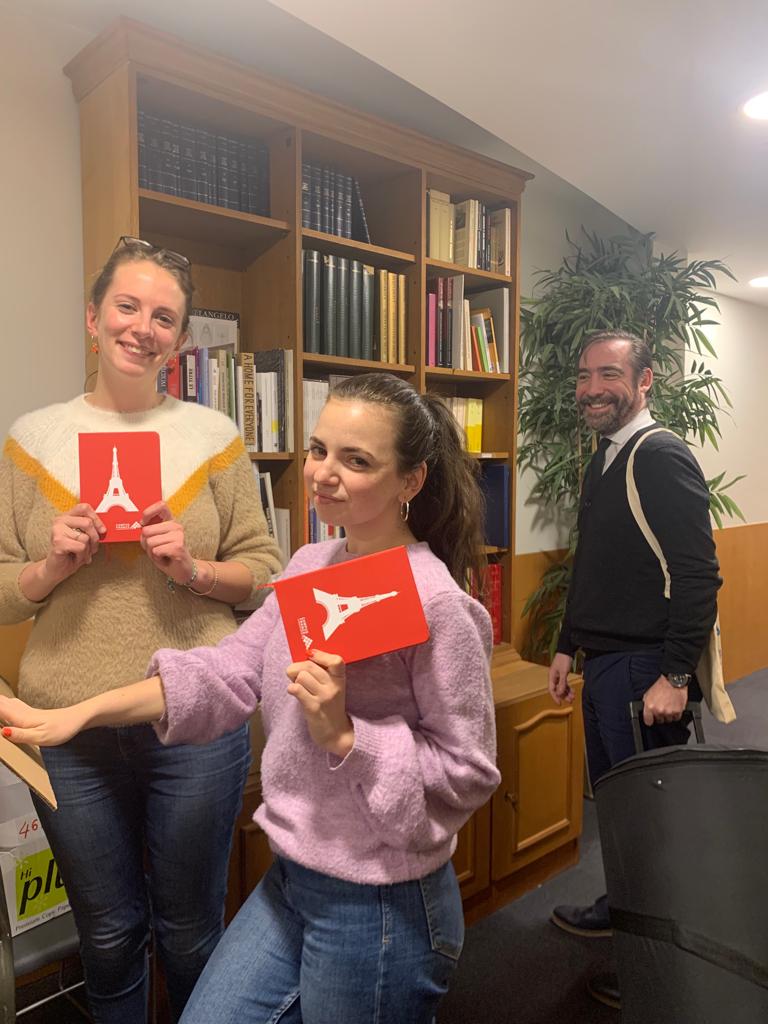 PartenariatsESR's tweet photo. L'équipe de l'#Ambassade de #France en #Belgique en pleine préparation du Salon des Études en France Campus France #Belgique ;)
✅️ 65 établissements d'enseignement supérieur venus de France 🇲🇫
✅️ #1er Salon dédié aux études en France en Europe 🇪🇺 
 https://t.co/SLh9QWI7JW https://t.co/H93RdQh8N9