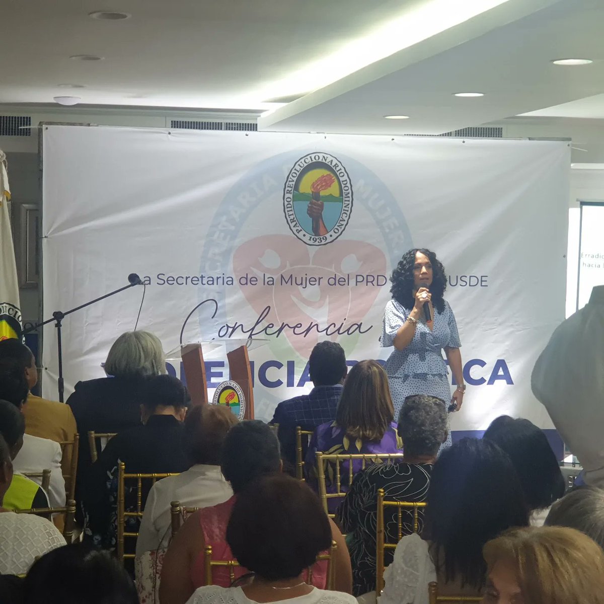 abogados_prd's tweet photo. @snmujerprd y @fedomusderd con la Conferencia Violencia Política contra la Mujer por la Ing. Patricia Lorenzo Paniagua miembro Titular JCE, coordinadora de la Comisión de Tecnología y Comisión Políticas de Igualdad de Género
#mujerrd #abogadas #noviolenciacontralamujer #miprd https://t.co/B7DJbvCng7