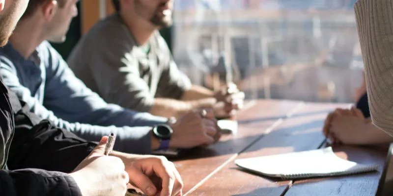 Regelmatig schrijf ik blogs voor <a href="/offorte/">Offorte</a> Deze keer antwoord op de vraag of je bij het maken van offertes, je potentiële klanten  beter met je of met u kunt aanspreken. Ik ben nieuwsgierig: wat doe jij? buff.ly/3B4z0IP #offertes