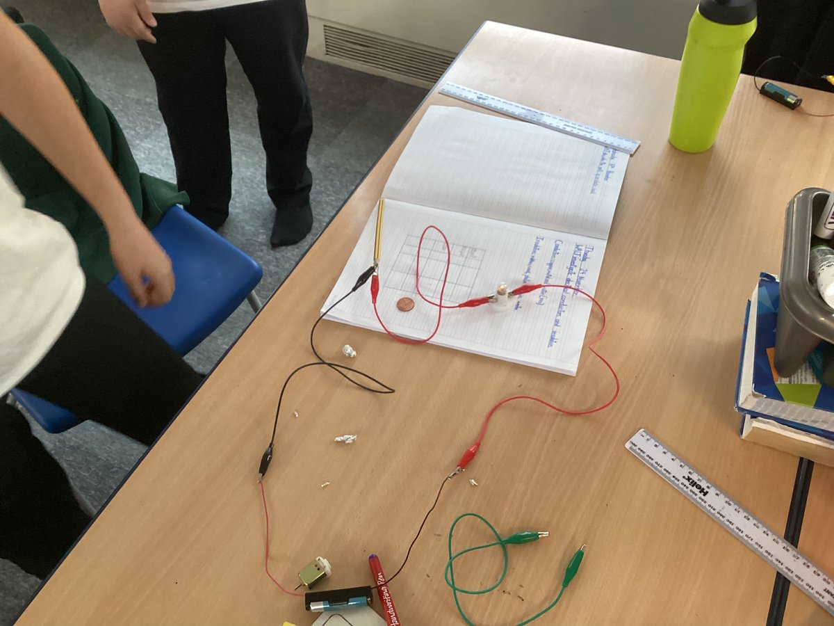 MeadowsideElder's tweet photo. @MeadowsideElder have been testing different materials to find out if they are good electrical conductors or insulators #MeadowsideScience https://t.co/ribIrD0LrH