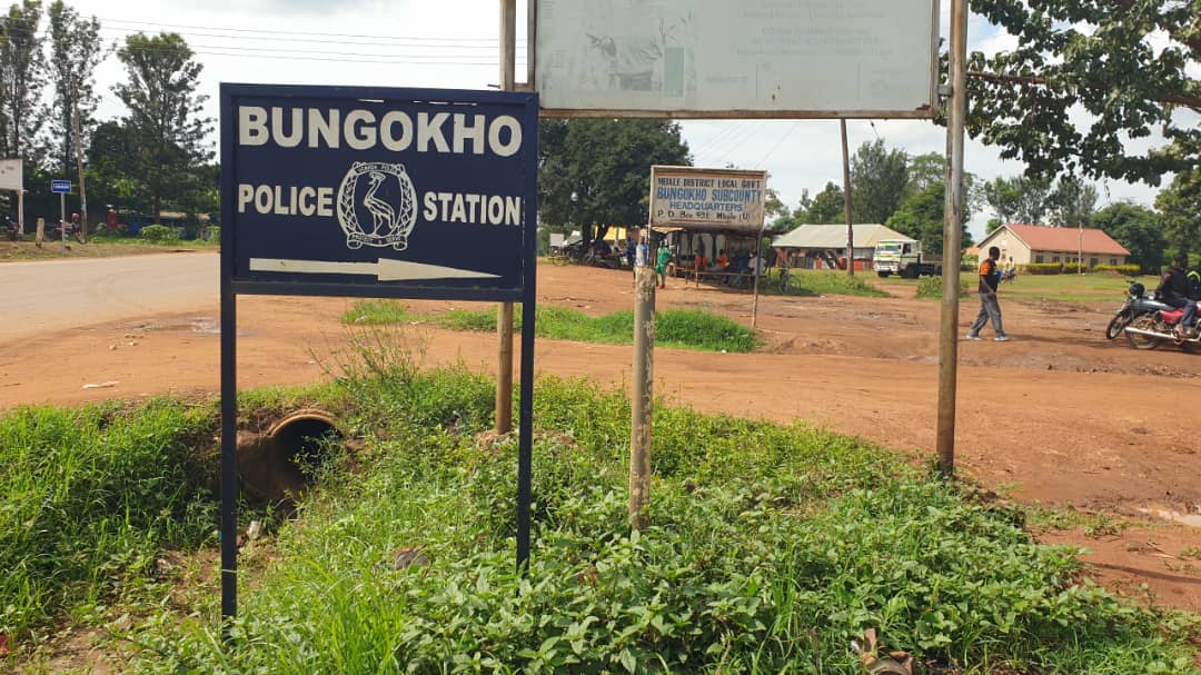 bugisutv's tweet photo. #MBALE: Two guns and a radio call were reported missing at Bungokho Police Station in Mbale district.

It's alleged that unknown people broke into the station and made away with the guns last evening. https://t.co/PUuJikGf5q