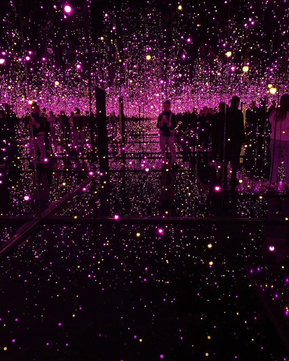 AmelieLeroyActs's tweet photo. Finally stepping into infinity 😬✨🤩xx

#tatemodern #art #exhibition #infinitymirrors #yayoikusama #london #inspiration #perspective #explore #universe https://t.co/eQXatjKh0S