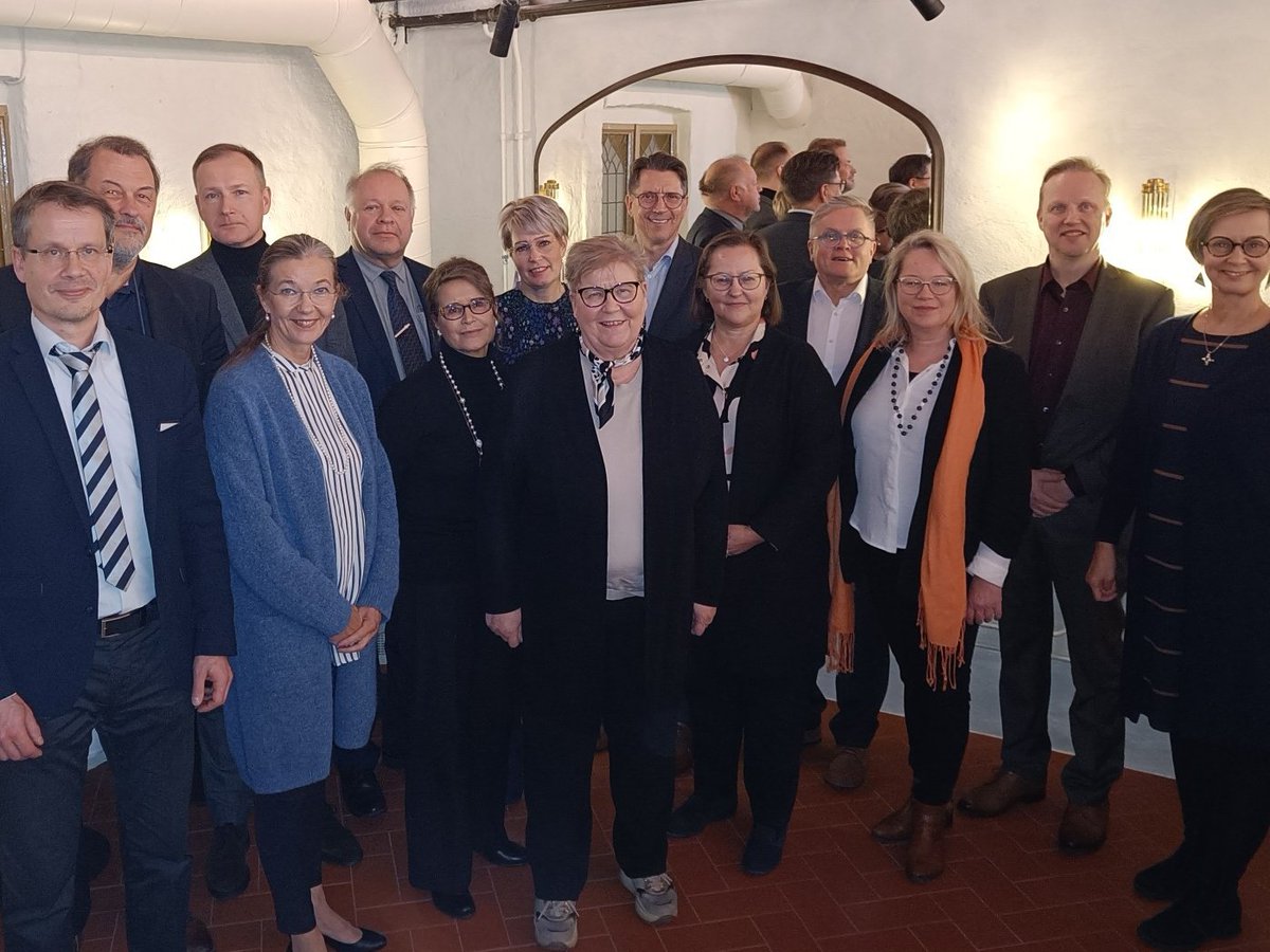 Sivistystoimen toimialaverkosto kiitti #suomenkuntaliitto'n <a href="/TerhiPaivarinta/">Terhi Päivärinta</a> erinomaisen hyvästä, asiantuntevasta ja lämminhenkisestä yhteistyöstä 🌹