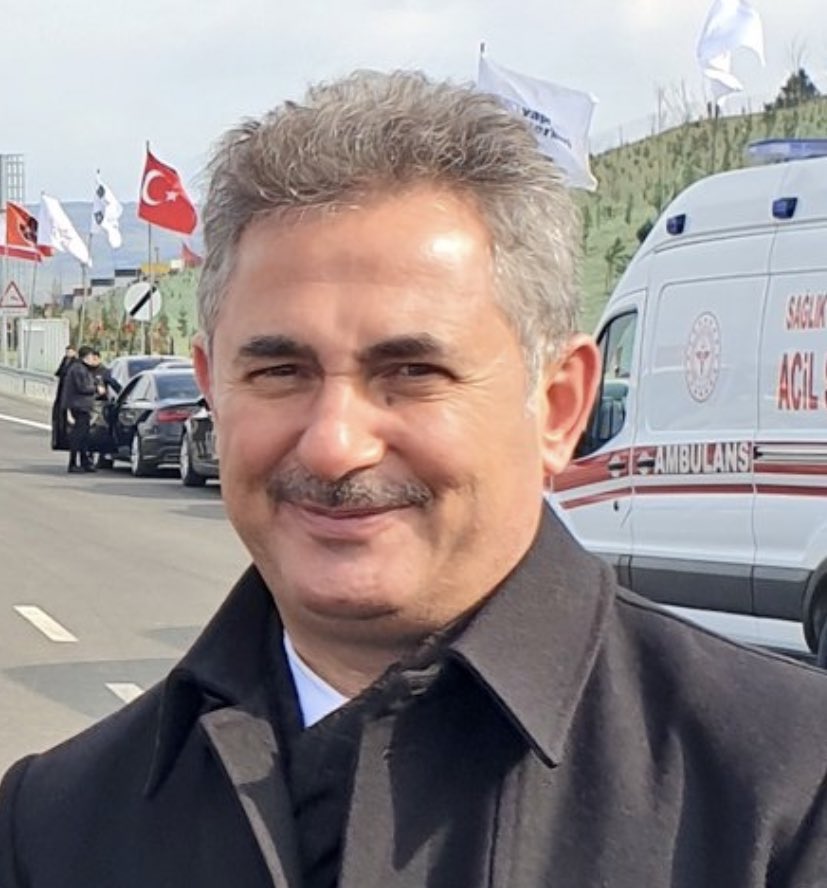 ankarayaziyor's tweet photo. Ankara Mamak’ta yaşanan köpek katliamına hayvanseverlerden tepki büyüyor. Belediye Başkanı Murat Köse’yi istifaya davet eden hayvanseverler #muratköseistifa etiketiyle sosyal medyayı sallamaya başladı… https://t.co/AqreY0oIWj