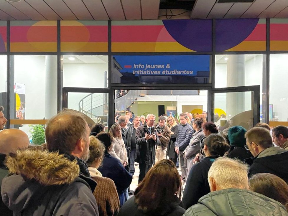 RaynalPessac's tweet photo. Un endroit moderne et chaleureux pour accueillir les jeunes ! Heureux d'avoir inauguré le 12-25, ancien BIJ, un espace au coeur de la ville, identifié pour informer et accompagner la #jeunesse sur plusieurs thématiques : orientation, mobilité, recherche d'emploi...
#Pessac https://t.co/4zbW5RXN0i
