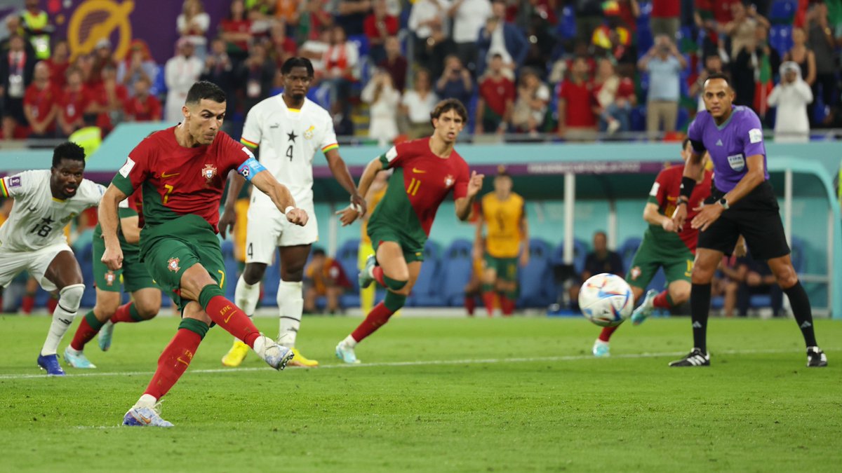 FIFAWorldCup's tweet photo. A historic moment for a legendary player 👏

#FIFAWorldCup | @Cristiano https://t.co/YbpOoQHgPP