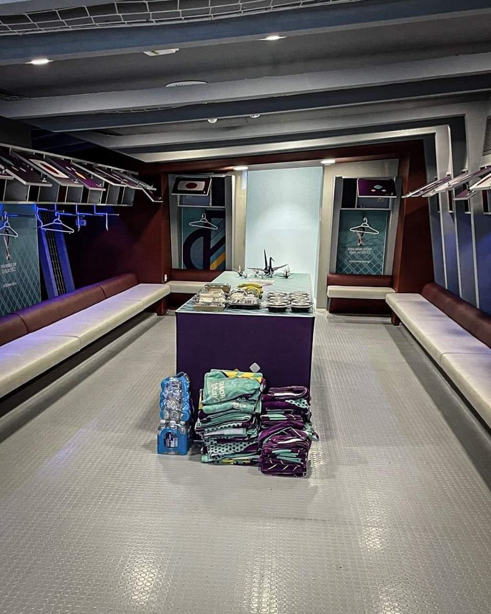This is how the Japanese national team players left the dressing room before leaving the stadium.. RESPECT! 
#مونديال_قطر2022 #WorldcupQatar2022 #JapanvsGermany #Japan