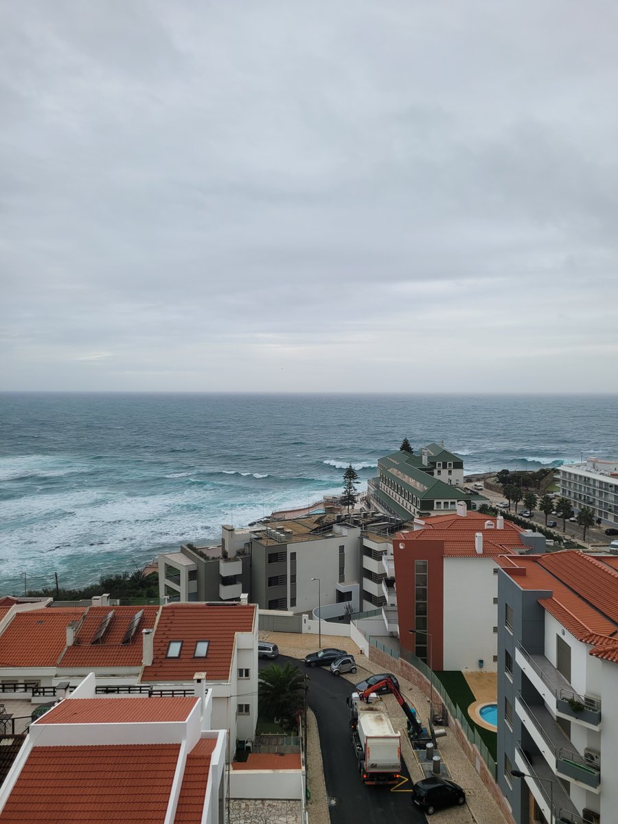 maevabekkar's tweet photo. Il y a presque 3 semaines, j'ai rejoint la team Airi Media en tant que French Content Writer pour le site @SmartHomeFox1 ! 🦊

J'ai été ravie de les rejoindre à leur retraite de co-working à Ericeira au Portugal la semaine dernière, de quoi profiter d'un joli bureau nomade 😎 https://t.co/Fo4gARYFnP