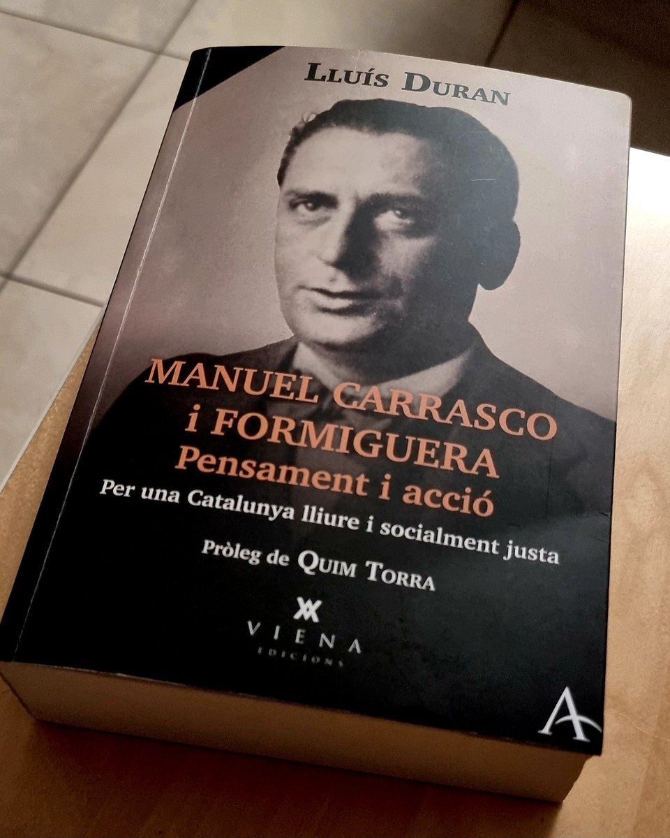 KRLS's tweet photo. Acabo de rebre la biografia feta per l'historiador @LluisDuran3 sobre Manuel Carrasco i Formiguera, assassinat pel franquisme per la seva condició de catalanista insubornable. L'autor i un nét de Carrasco hi han escrit sengles dedicatòries, que m'han commogut.
@Viena_Edicions https://t.co/9s0eSl6AtX