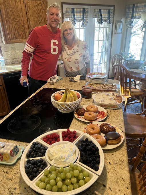 Look how cute my parents are 🥰 https://t.co/cchFebhsmw<a href="/tag/newprofilepic"class="tags"><span>#newprofilepic</span></a>