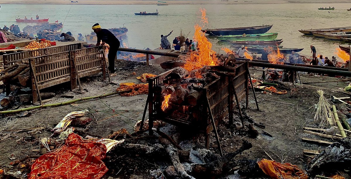 PriyankKharge's tweet photo. Of the 84 ghats Manikarnika Ghat in Varanasi is extremely intriguing.

Supposedly, here is a funeral fire has never been extinguished ever since the 1st century &amp; funeral pyres burn 24/7. 

The belief is that anyone cremated here gets moksha &amp; unites with Lord Shiva. https://t.co/gKN1lqhYH8