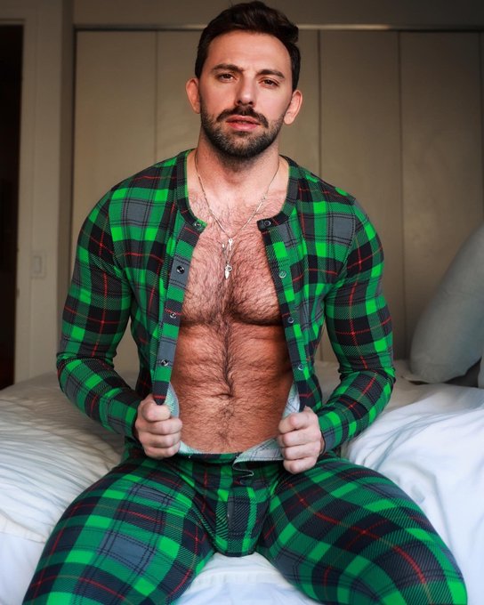 Wanna cuddle? https://t.co/HZvljlZQpK