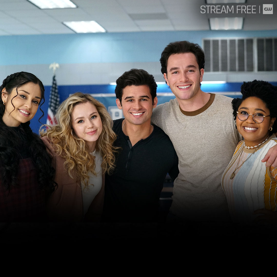 Thankful for this crew 😍 #HappyThanksgiving #DCStargirl