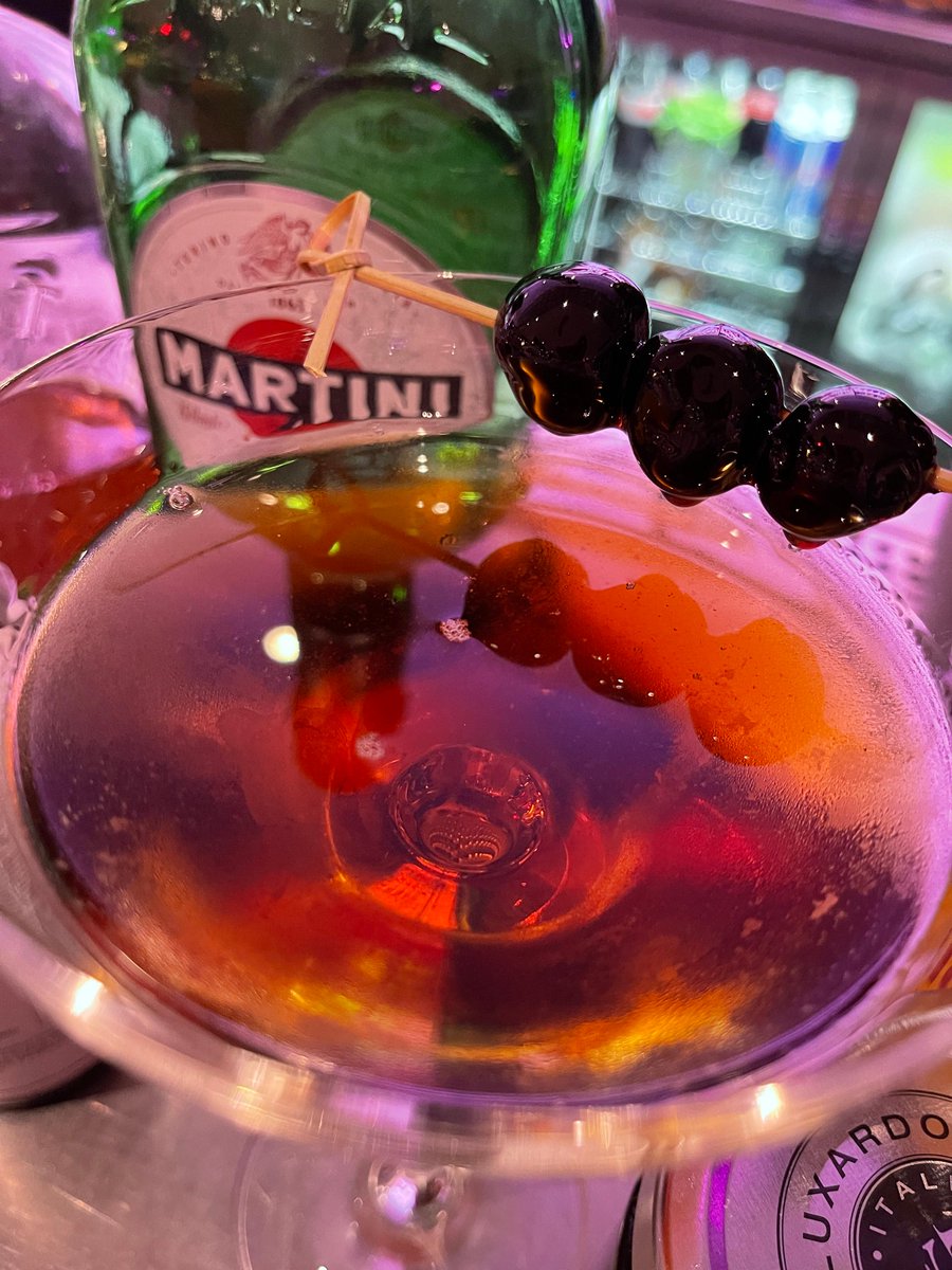 Tried our winter cocktails? 

🗽ESPRESSO MANHATTAN 🗽

Roaming around New York, Christmas shopping in Macy’s, brights lights &amp; yellow cabs… this drink sums up the New York feeling!