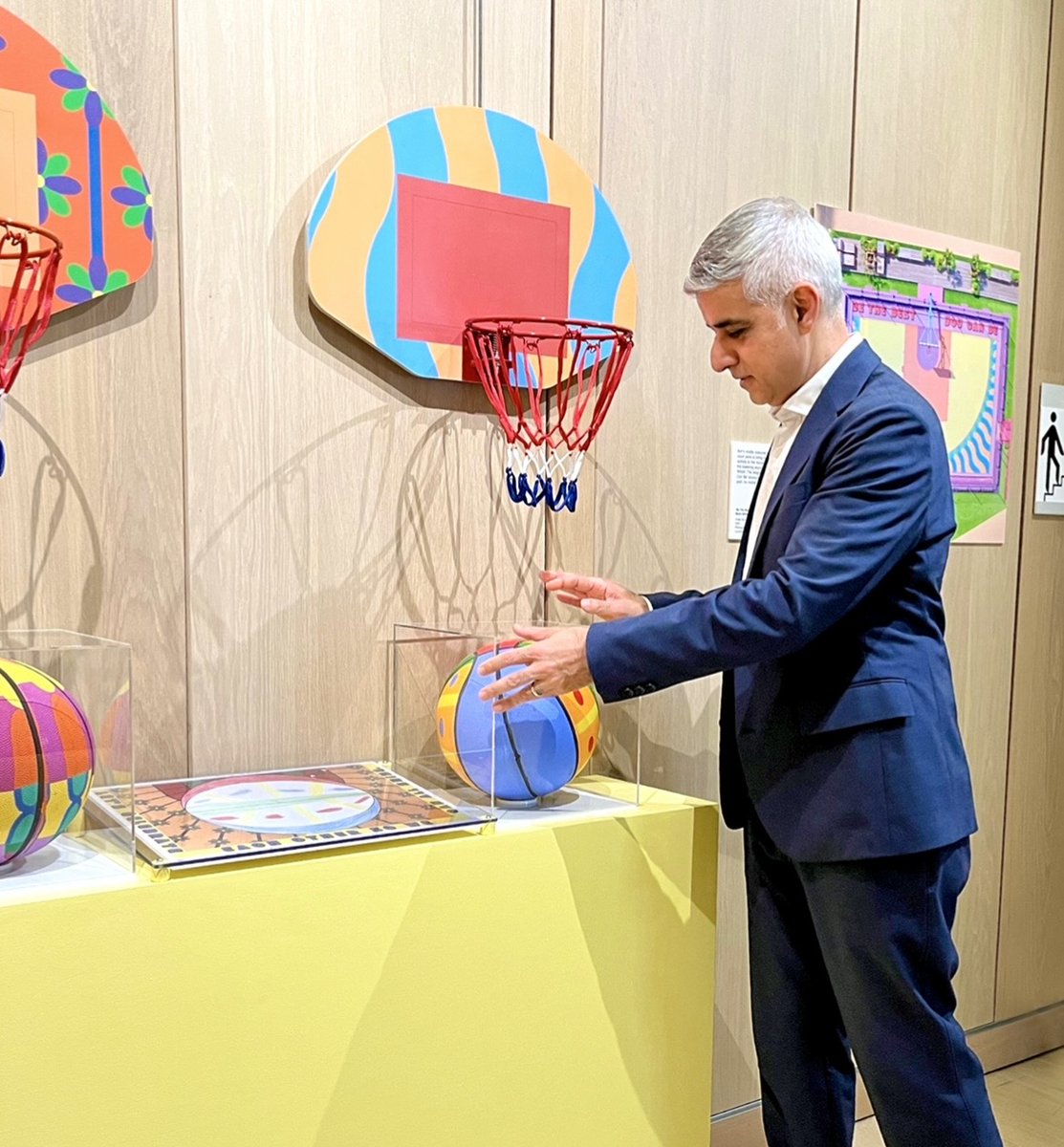 Thank you so much @SadiqKhan for stopping by our #ParablesForHappiness display by designer @YinkaIlori_ 🥰🌈