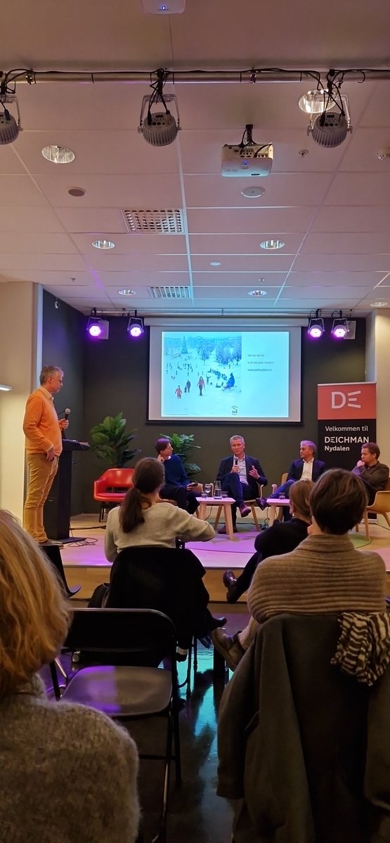 marthetang's tweet photo. Når Erling Borgen skal vere ordstyrer, men har mest lyst til å snakke sjølv.. usikker på om det er beste variant.. https://t.co/7YIsSDBGdn