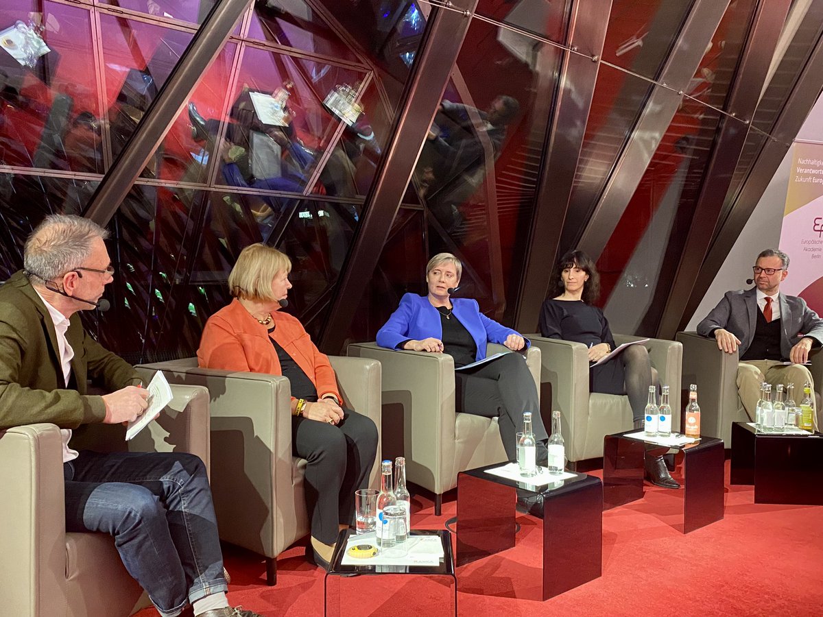 Spannende Diskussion am Pariser Platz zur deutscher #Zeitenwende &die Rolle der baltischen Staaten mit 🇱🇻Botschafterin Vanaga, MdB Bettina Hagedorn, Experten Dr. @FundaTekin17 & Dr.Kai-Olaf Lang. Auch Sie können reinhören! Ausgestrahlt wird es am Sonntag um 11 Uhr @rbb24Inforadio