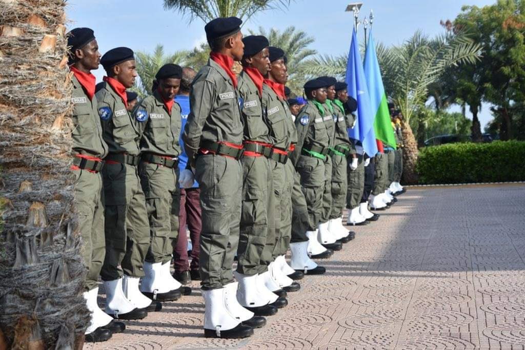 sntvnews1's tweet photo. #PICTURES: The Police Commissioner @GenHijaar has on Thursday concluded a training in #Djibouti for members of Somali Police Force.
#Somalia https://t.co/i9mHkfaNrP