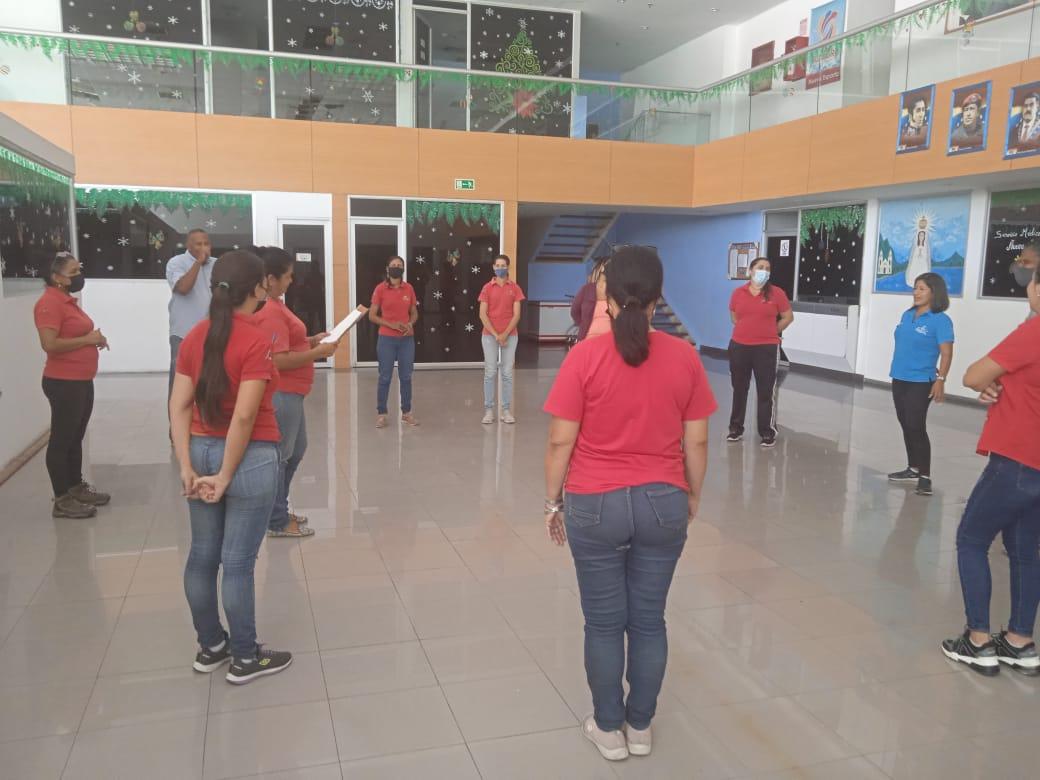 MercalOficial's tweet photo. #NuevaEsparta|| Los Trabajadores de @MercalOficial realizan el Encuentro Ideológico, con el propósito de mantener las actividades formativas semanales entre los centros de trabajo.
#ManosParaProducir https://t.co/M06lIOTyTr