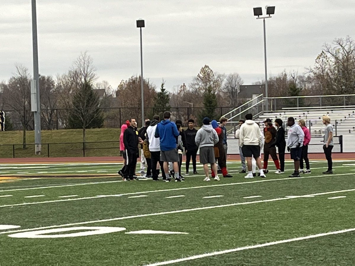 fzeactivities's tweet image. Had a blast! Coach T made Ryan’s day. Happy Thanksgiving to Lion Nation…dual meaning in that! #manyprogramsonepridE