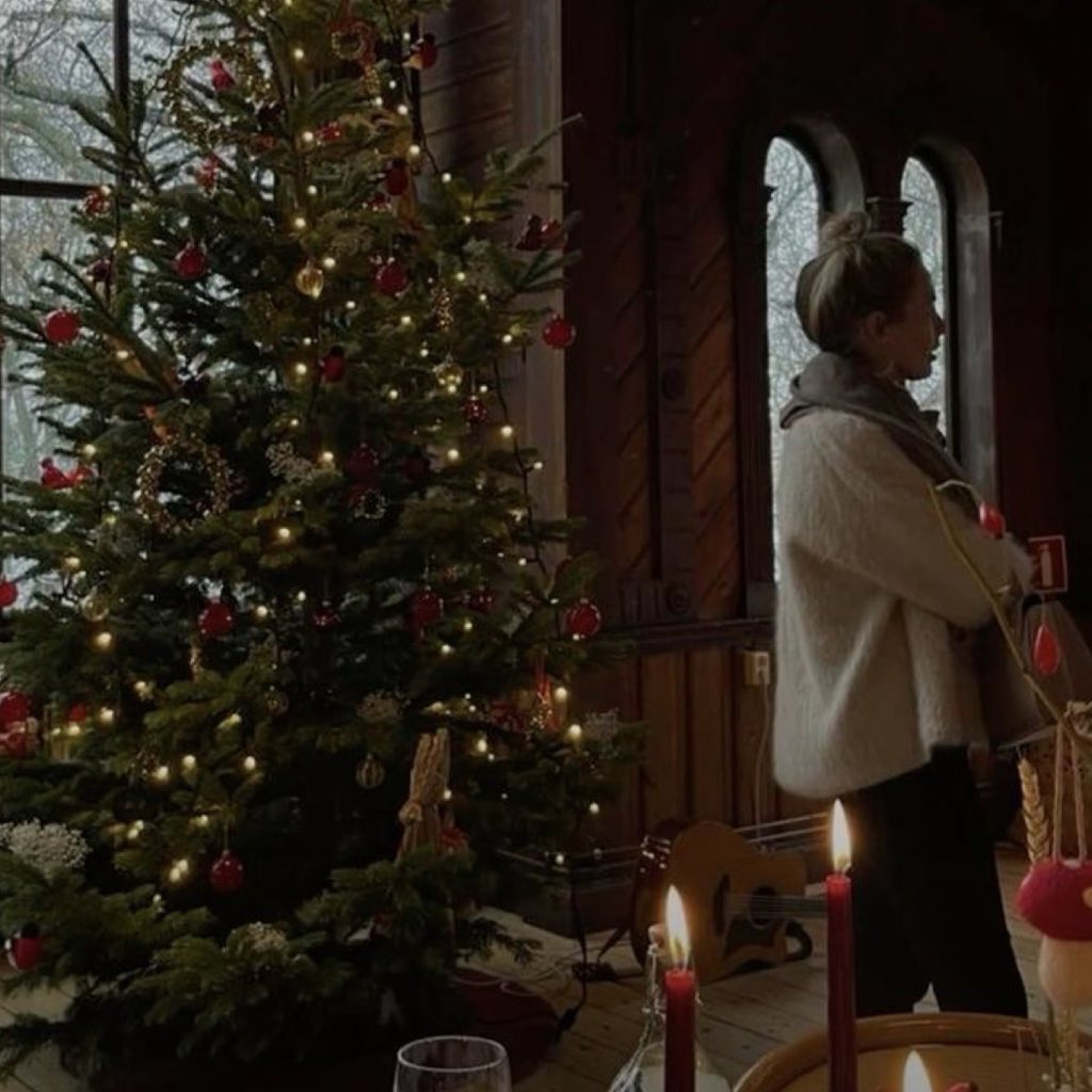 DI0RSBABY's tweet photo. early christmas atmosphere https://t.co/76sulrAGoK