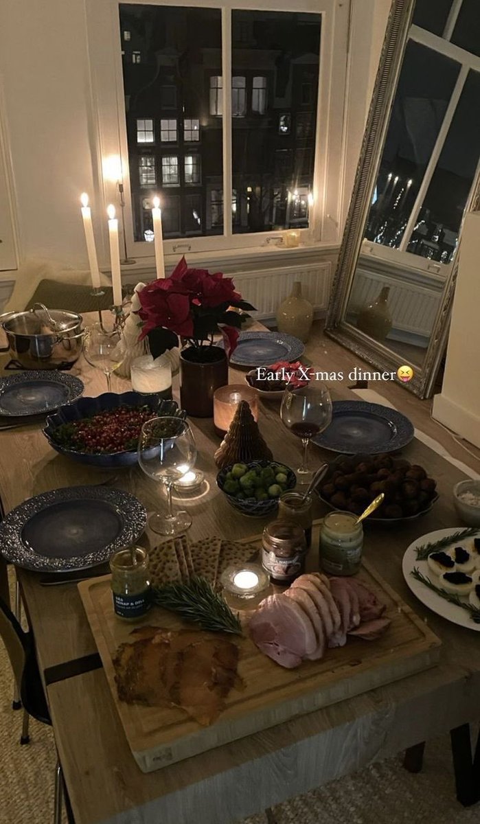 DI0RSBABY's tweet photo. early christmas atmosphere https://t.co/76sulrAGoK