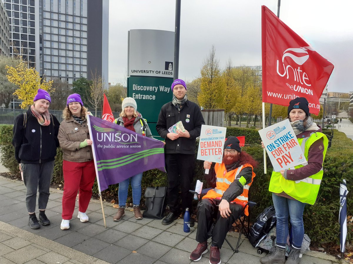 leedssp's tweet photo. ✊✊✊We joined strikers at University of Leeds and Leeds Beckett University from UCU, Unison and Unite on strike today

👉👉👉Read our articles on the strike from this week's issue of the Socialist here - https://t.co/PkAYSrak3S

#ucuRISING #unison #unitetheunion #leeds https://t.co/H7Fm954Bin