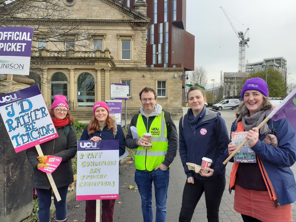 leedssp's tweet photo. ✊✊✊We joined strikers at University of Leeds and Leeds Beckett University from UCU, Unison and Unite on strike today

👉👉👉Read our articles on the strike from this week's issue of the Socialist here - https://t.co/PkAYSrak3S

#ucuRISING #unison #unitetheunion #leeds https://t.co/H7Fm954Bin