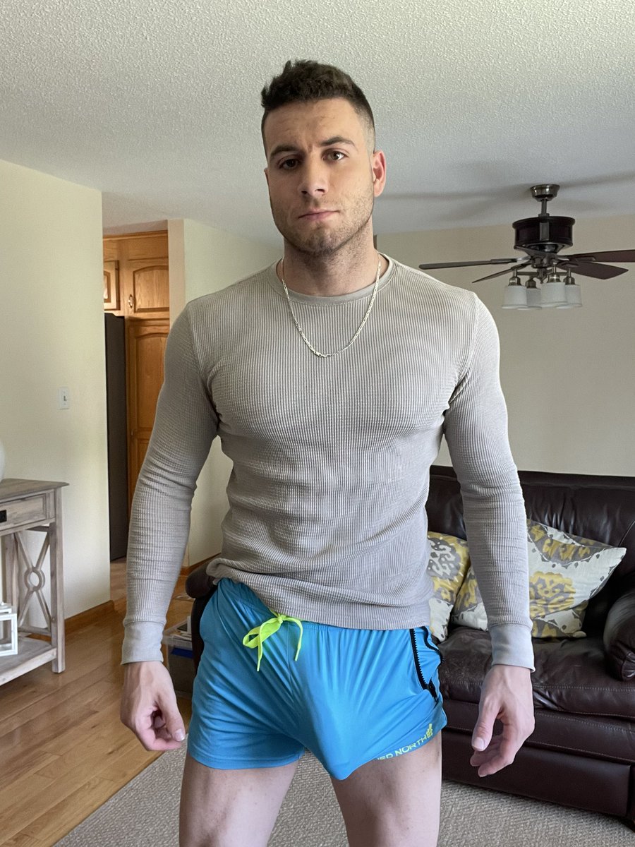 RenhardPeter's tweet photo. Me or the gym? Happy thanksgiving ❤️ https://t.co/VElOmUwxzn