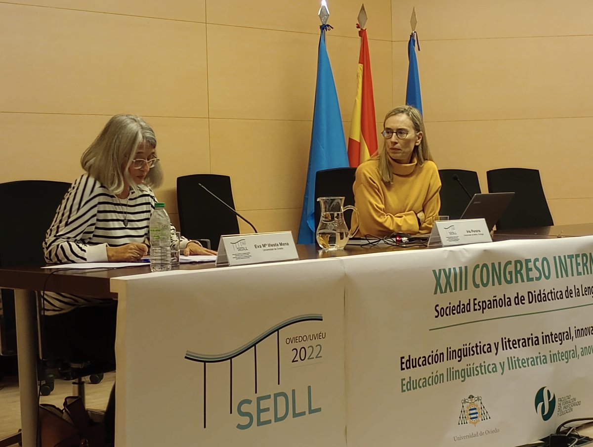 sedll2022's tweet photo. Iris Pereira inició su conferencia sobre el proyecto experimental que desarrolla acerca de “la formación didáctica inicial del profesorado de lenguas” orientado a la lengua portuguesa con dos o tres  pincelada del Practicum que impulsa en su Universidad... https://t.co/91uWWpTC3P