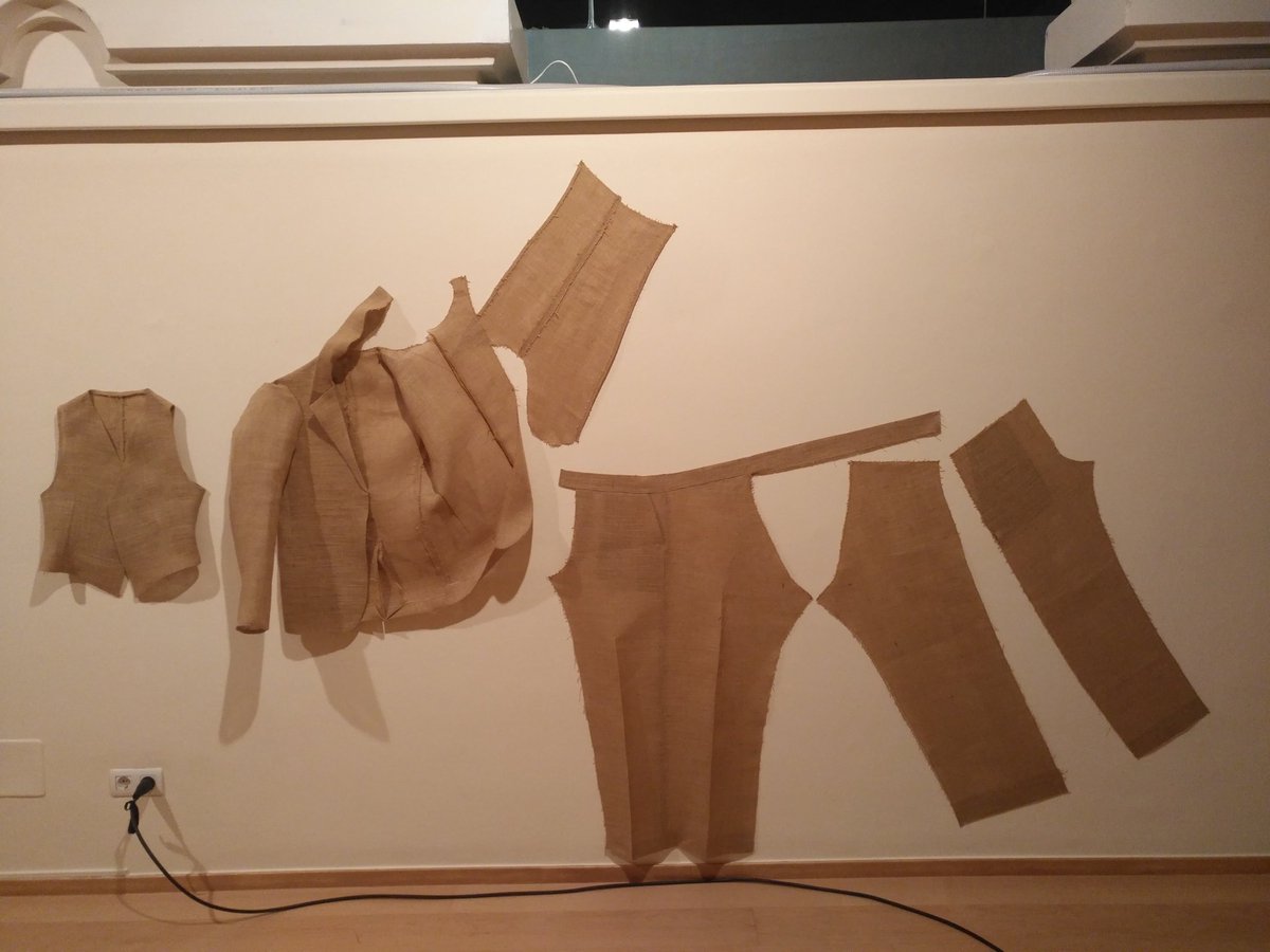 oriolgasulla's tweet photo. Inauguració al Centre Cultural El Casino @manresacultura de l'exposició Matèria d’Exercici, on he participat amb la creació del projecte educatiu😊🙌 Comissariada per @orifondevi i #OriolVilanova, ens apropa a la vessant materialista i performativa de Sant Ignasi @Manresa2022 https://t.co/5kpR76Fygc