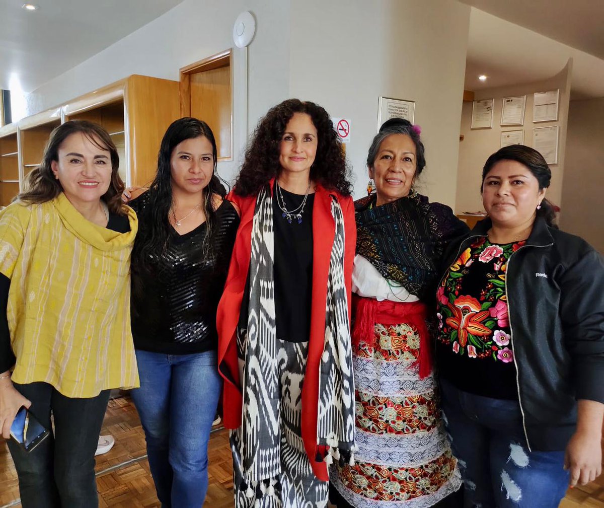 SusanaHarp's tweet photo. Acudí a la 3ra. Reunión de la Agenda Nacional para la Defensa y Promoción de la #ParteríaTradicional para escuchar las voces y opiniones de quienes realizan esta maravillosa labor en diversos estados de la República. https://t.co/29HGtkJWUt