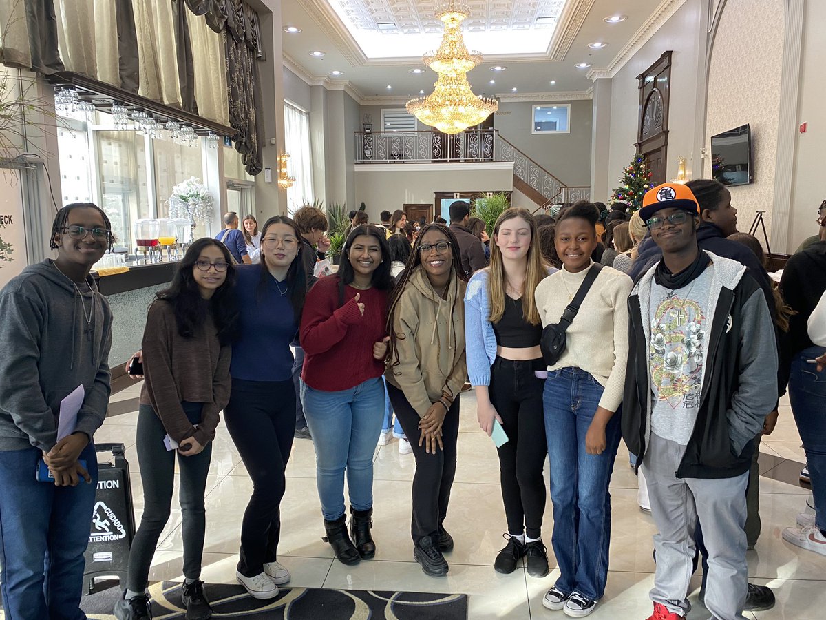 EdCampionCSS's tweet photo. So proud of these #campionbear Student Leaders and their work to make our #campioncommunity one where everyone belongs and knows they are #namedcalledchosen🐻✌🏽🙏🏿❤️ @DPCDSBSchools #StudentVoice https://t.co/QmfdmZOsHu