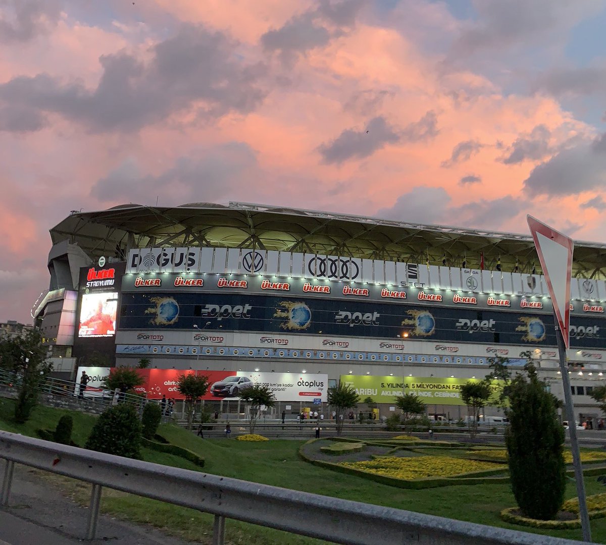UltrasTurkish's tweet photo. Fenerbahçe stadının ismi "Fenerbahçe Atatürk Stadyumu" oldu. ❤️ https://t.co/2B8C7rG3Ef