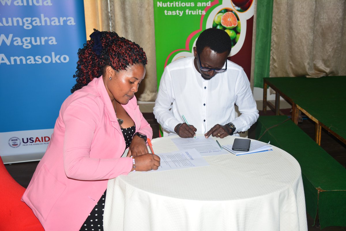 ryaf_agribiz's tweet photo. In today matchmaking  event, 5 potential  export companies (…)signed letter of intent with 11 youth led companies for accessing the export market. https://t.co/cFPzAMhhpD