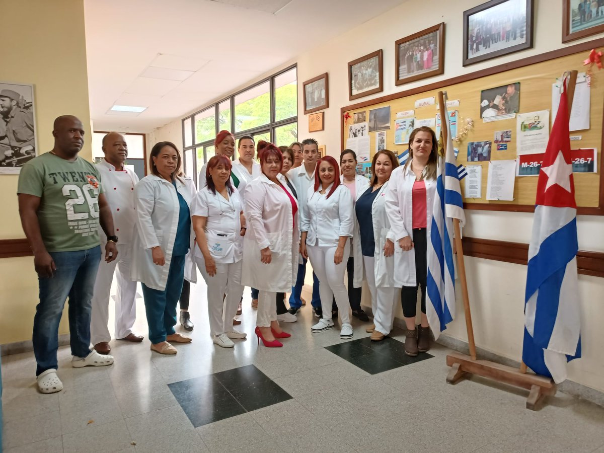 Gleisarielo's tweet photo. Rosas para este colectivo q le devuelve la visión al pueblo uruguayo(BMC oftalmológica en el uruguay);#CubaCoopera ,#CubaPorLaVida ,#EmbaCubaUruguay,#Danel_Popa https://t.co/s47OBeTnLD