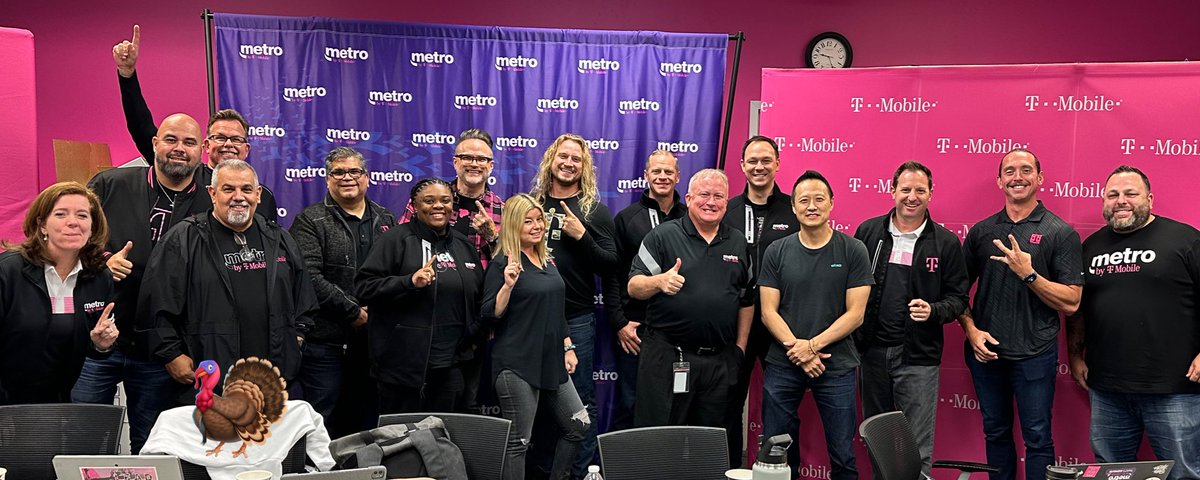 Happy thanksgiving everyone! Especially thankful for my family and my team! #SEPowerOfLove 🦃