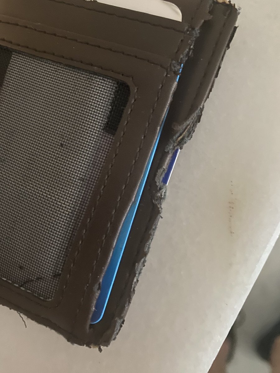 155p's tweet image. Possibly the worst wallet I have ever bought @Quiksilver it’s lasted less than 3 weeks