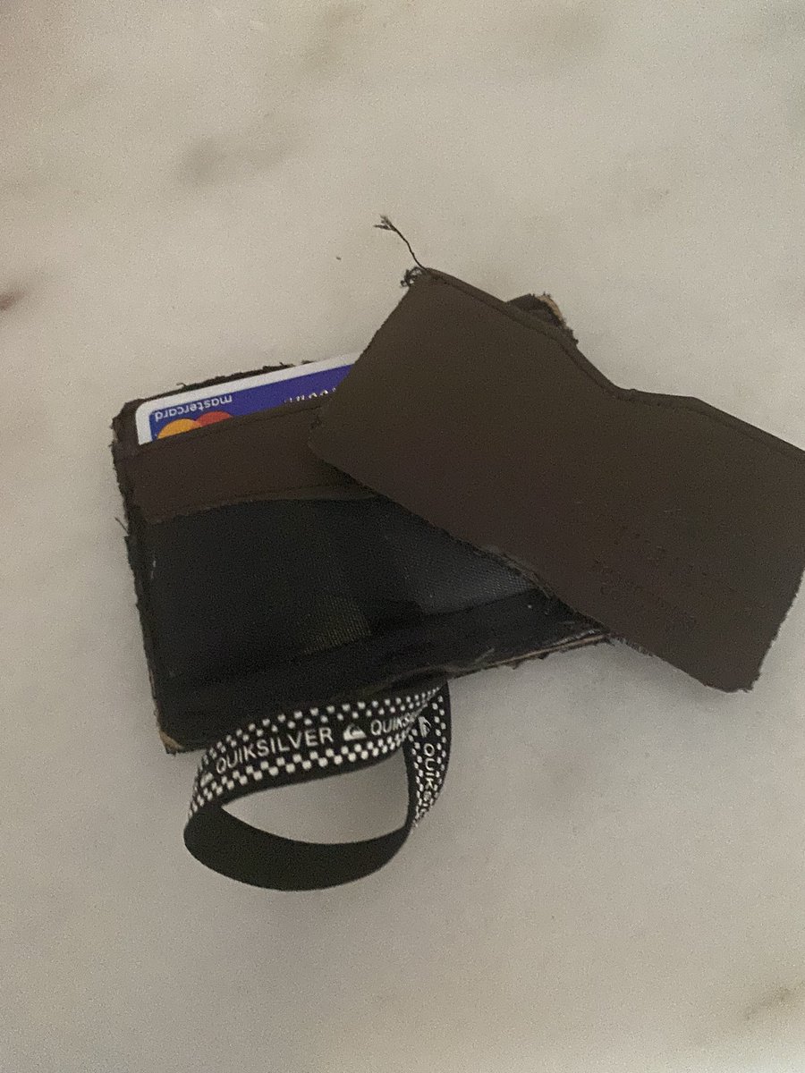 155p's tweet image. Possibly the worst wallet I have ever bought @Quiksilver it’s lasted less than 3 weeks