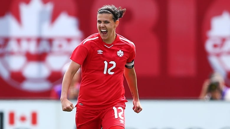 Reminder that highest scoring international player of all time - man or woman- is Christine Sinclair. 190 goals.
Yes, one hundred ninety goals. #CAN #FIFAWorldCup